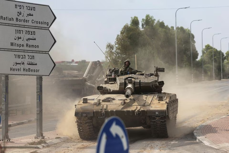 Quân đội Israel đang chuẩn bị tiến vào Gaza