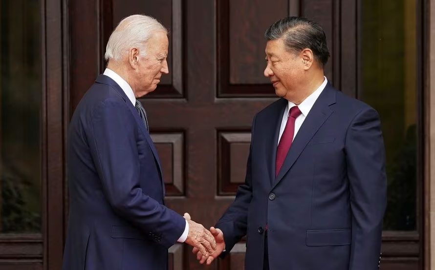Lãnh đạo Mỹ và Trung Quốc đối thoại bên lền hội nghị thượng đỉnh APEC tại San Francisco. Ảnh: Reuters