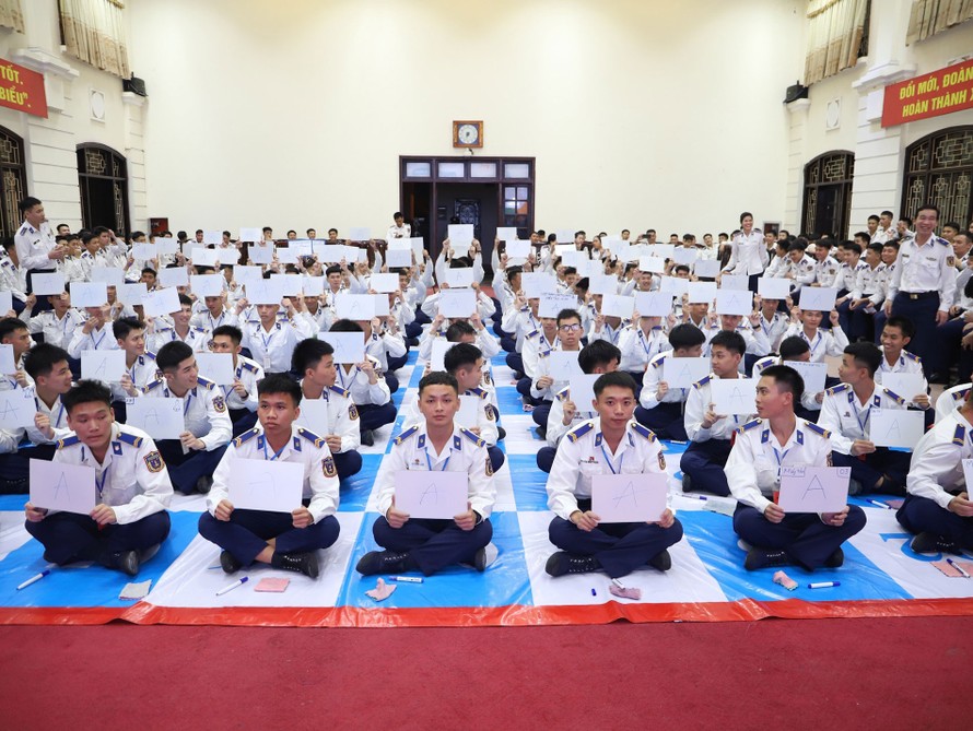 100 đoàn viên, thanh niên tham gia Cuộc thi "Rung chuông vàng".