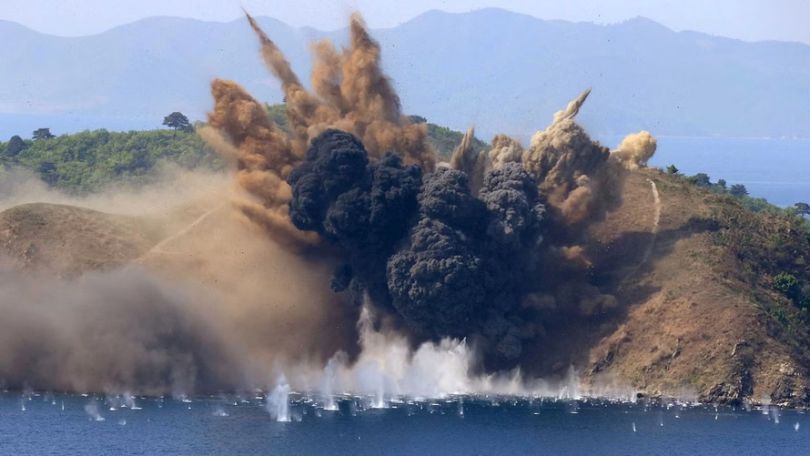 Hàn Quốc tập trận bắn đạn thật tại đảo Yeonpyeong