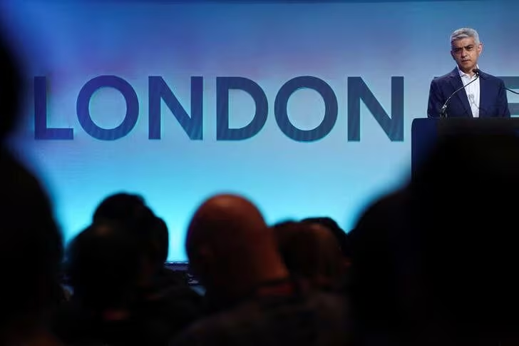 Thị trưởng London Sadiq Khan phát biểu tại Tuần lễ Công nghệ London. Ảnh: Reuters