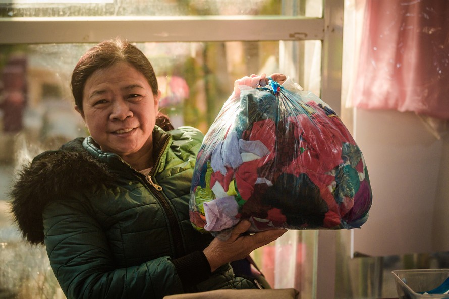 100% nguyên liệu của Vụn Art được tái chế từ chính những miếng vải vụn của các xưởng may tại Hà Nội. Ảnh: Mạnh Cường