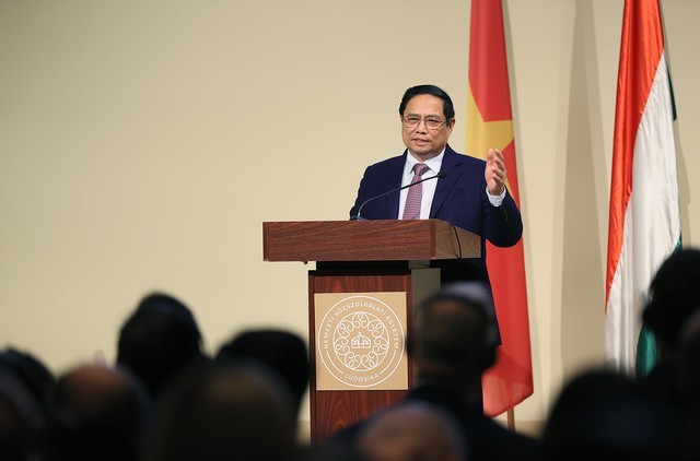 Thủ tướng: Hungary và Việt Nam luôn luôn gũi về tình cảm