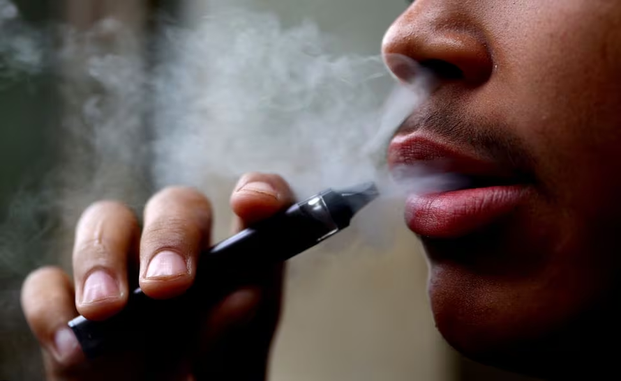 Chính phủ Anh cấm thuốc lá điện tử dùng một lần 