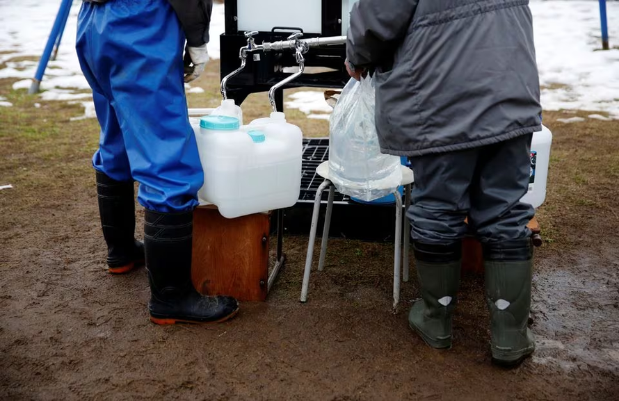 Người dân Nhật Bản phải nhịn uống nước sau động đất