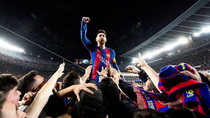 Đấu giá tờ khăn giấy Messi ký nháp hợp đồng với Barcelona 