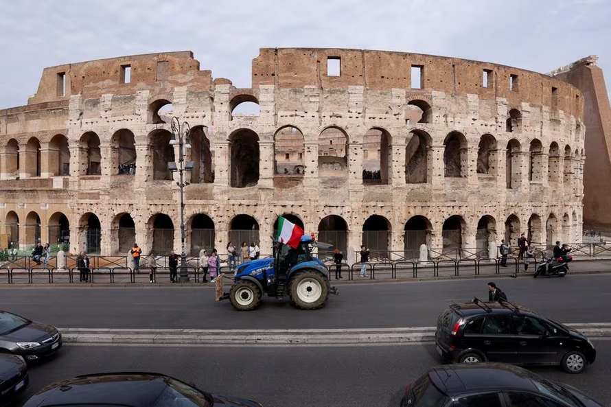 Nông dân biểu tình tại Đấu trường La Mã Colosseum