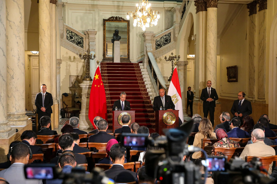 Ngoại trưởng Ai Cập Sameh Shoukry và người đồng cấp Trung Quốc Vương Nghị tổ chức họp báo, tại Cairo, Ai Cập ngày 14/1/2024. Ảnh: Reuters