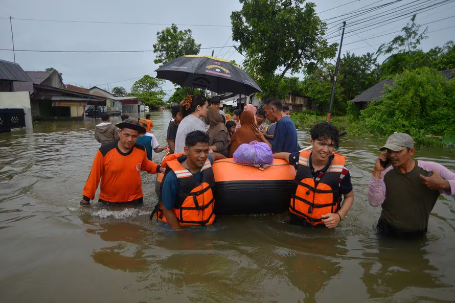 Lũ lụt, lở đất ở Indonesia khiến 19 người thiệt mạng