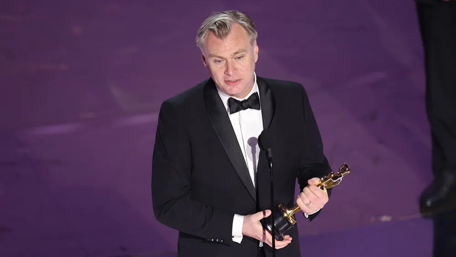 Christopher Nolan nhận gần 100 triệu USD nhờ "Oppenheimer"