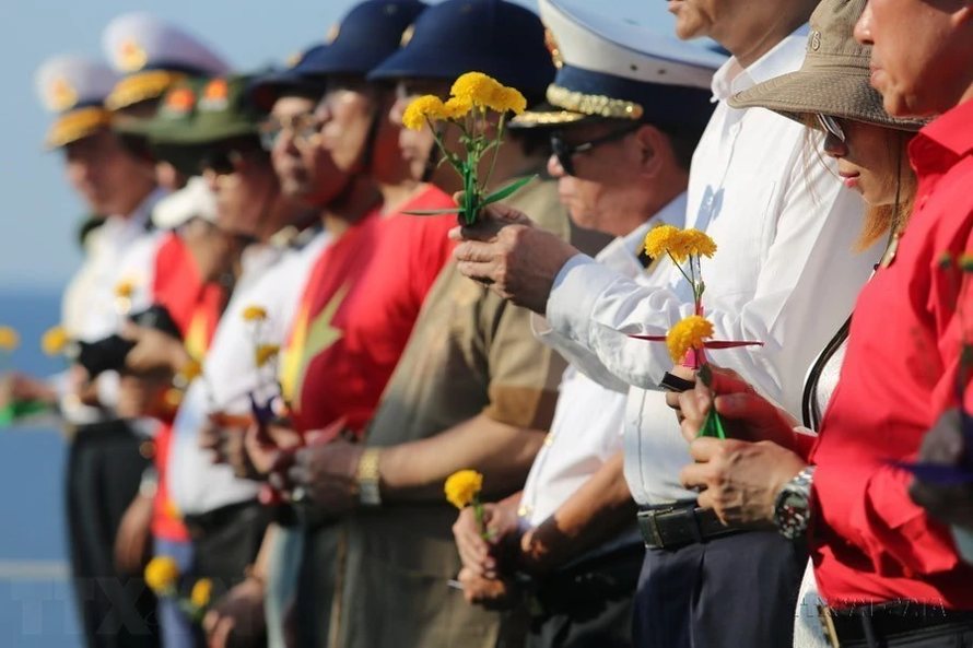 Tưởng niệm các Liệt sỹ hy sinh bảo vệ đảo Gạc Ma