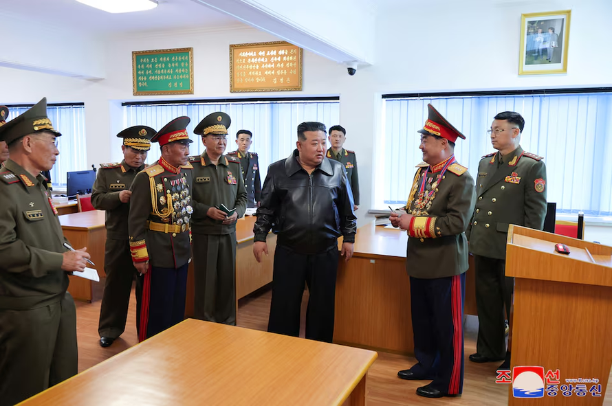 Ông Kim Jong Un cảnh báo quân đội cần sẵn sàng cho chiến tranh