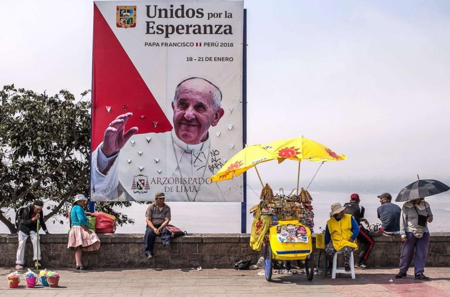 Biểu ngữ chào mừng Giáo Hoàng tại Lima, Peru.(14/1)