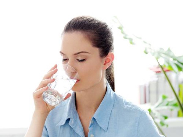 Uống nước ấm vào buổi sáng mang lại nhiều lợi ích cho cơ thể