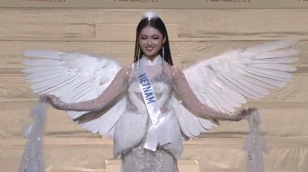 Á hậu Thuỳ Dung rạng rỡ và tràn đầy tự tin trong chung kết Hoa hậu Quốc tế