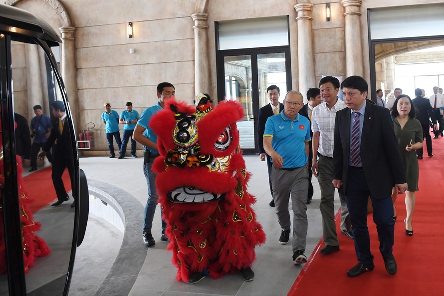 Sun Group thực hiện lời hứa tặng 1 tỷ đồng và kỳ nghỉ dưỡng cho U23 Việt Nam