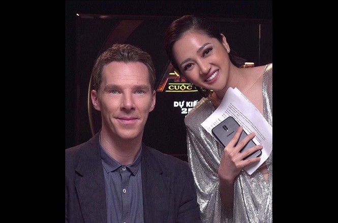 Bảo Anh chụp ảnh cùng Benedict Cumberbatch