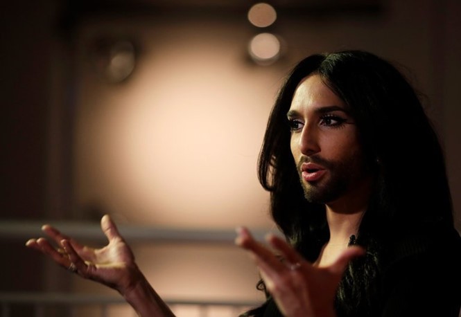 Bị đe dọa, quán quân Eurovision 2014 công khai bị HIV trên Instagram