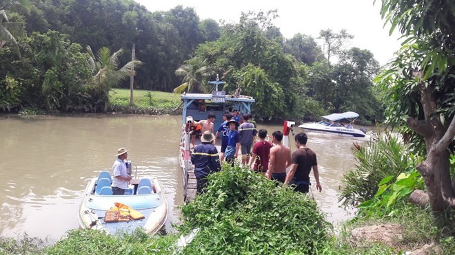 Tìm thấy thi thể 2 nạn nhân vụ lật sà lan trên sông Đồng Nai