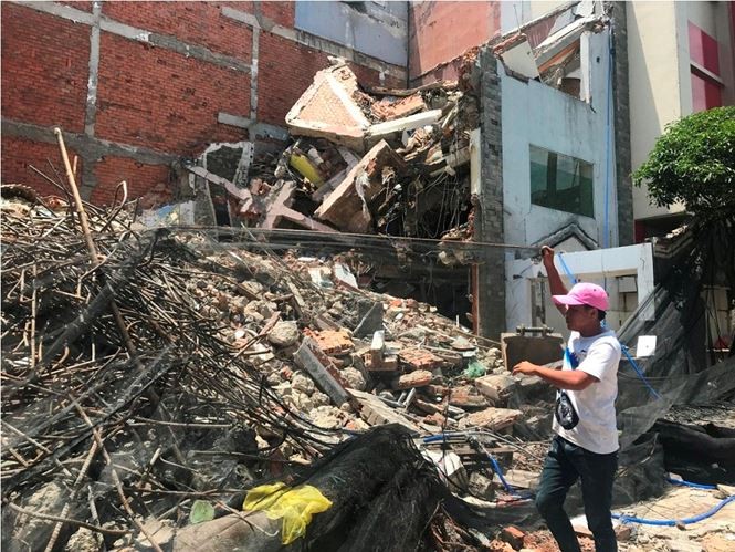 TP.HCM: Sập nhà trong lúc tháo dỡ, một công nhân tử vong