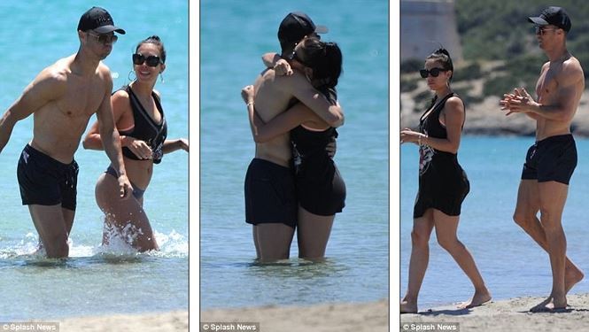Cristiano Ronaldo và bạn gái ngọt ngào trên bãi biển Ibiza