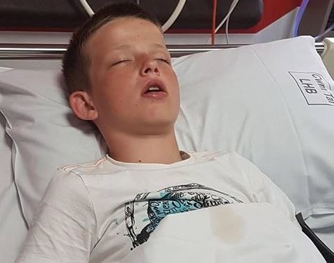 Cậu bé 11 tuổi trở thành 'xác sống' sau khi hút một điếu thuốc tẩm cần sa