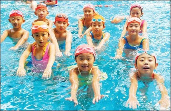 Hà Nội: Mở lớp phổ cập bơi cho trẻ em trên toàn thành phố