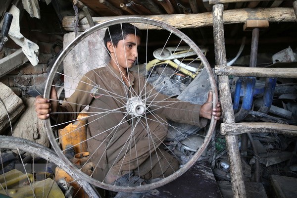 Trẻ em Afghanistan lao động tại Jalalabad. (Nguồn: EPA/TTXVN)