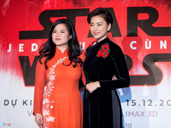Kelly Marie Tran và Ngô Thanh Vân giới thiệu phim ở Việt Nam vào tháng 11/2017. Ảnh: Nguyễn Thành.