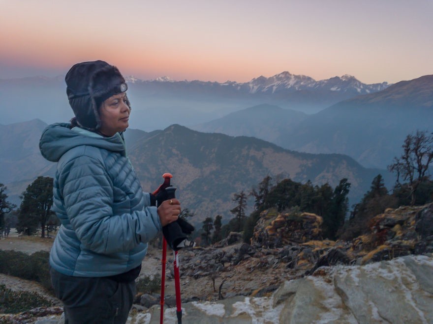 Hành trình chinh phục Himalaya của bà mẹ 58 tuổi và con trai
