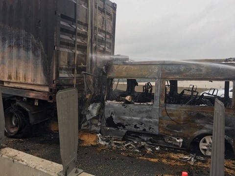 Xác định nguyên nhân ban đầu vụ ô tô tông container bùng cháy khiến 2 người tử vong