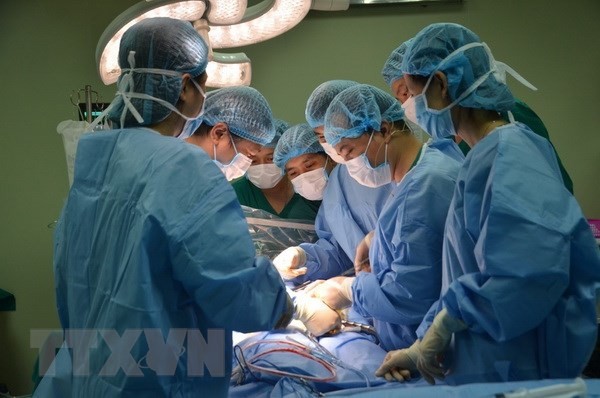 Phẫu thuật bỏ phần ruột hoại tử, giúp mẹ con thai phụ vượt 'cửa tử'