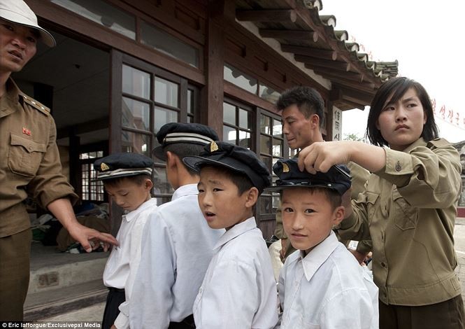 Điện ảnh của đất nước bí ẩn Triều Tiên được hé lộ qua loạt ảnh hiếm thấy