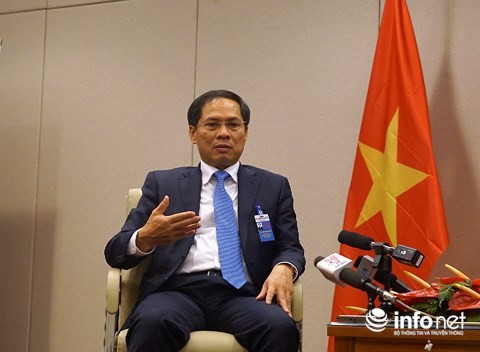 Thứ trưởng thường trực Bùi Thanh Sơn trả lời phỏng vấn sau phiên Bế mạc Hội nghị Ngoại giao 30. Ảnh: Phan Nhung