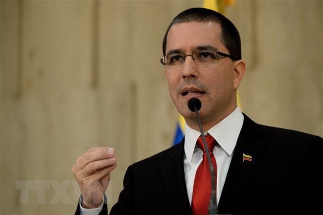 Ngoại trưởng Venezuela Jorge Arreaza tại một cuộc họp báo ở Caracas. (Nguồn: AFP/TTXVN)