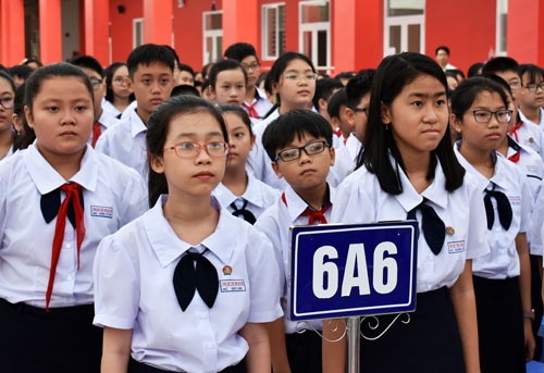 Học sinh trường Trung học Thực hành Sài Gòn trong lễ khai giảng hôm 5/9. Ảnh: Mạnh Tùng.
