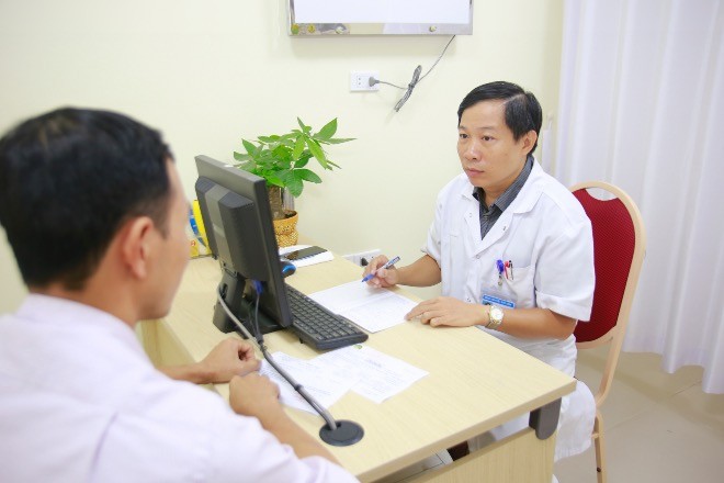 Bệnh nhân được bác sĩ tư vấn vô sinh hiếm muộn tại Bệnh viện Việt Đức