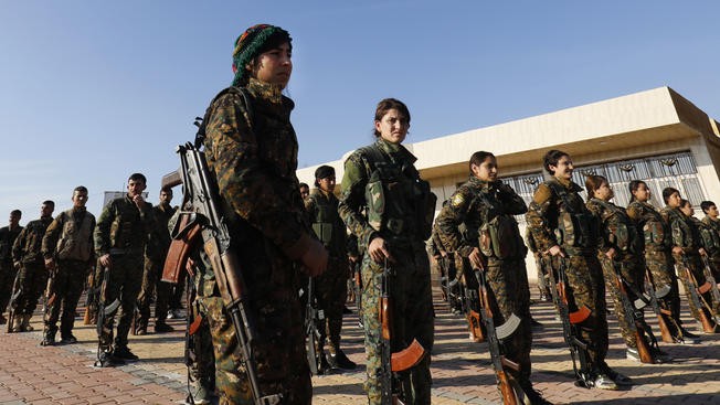 Các tay súng SDF tại Hajin. Ảnh: AFP