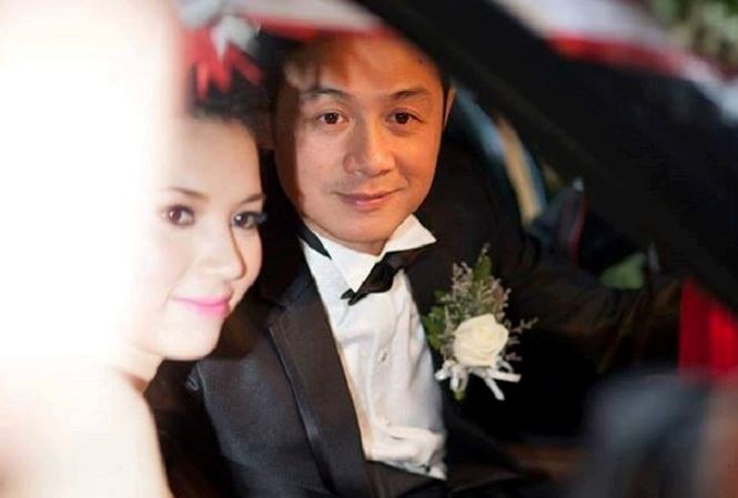Khoảnh khắc trong ngày cưới của MC Anh Tuấn và Lý Hồng Nhung.