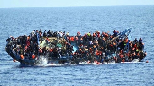 Người di cư ở ngoài khơi Libya. (Ảnh: Information Nigeria)