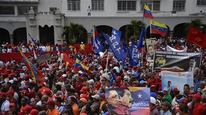 Những người ủng hộ Chính phủ của Tổng thống Nicolas Maduro tuần hành quyết tâm bảo vệ tiến trình Cách mạng tại thủ đô Caracas ngày 23/1/2019. (Ảnh: AFP/TTXVN)