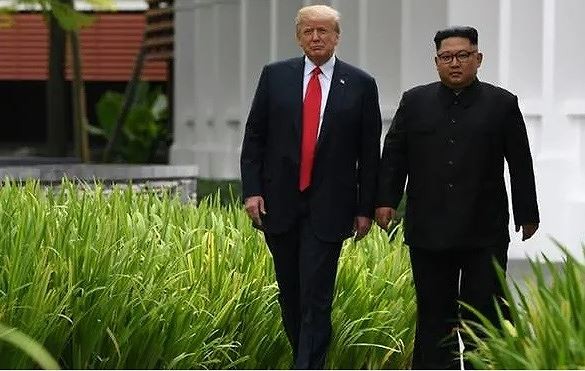 Tổng thống Mỹ Donald Trump và Chủ tịch Triều Tiên Kim Jong-un trong cuộc gặp tại Singapore năm 2018. (Ảnh: Getty Images)