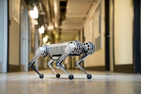 Robot 4 chân đầu tiên trên thế giới có thể nhảy Santo 'chất' như dân hiphop