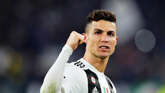 Ronaldo lập hat-trick giúp Juventus đi tiếp vào tứ kết Champions League