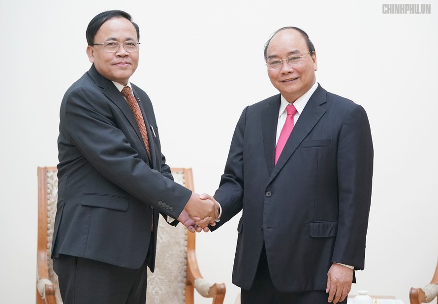 Thủ tướng Nguyễn Xuân Phúc tiếp Bộ trưởng Hợp tác quốc tế Myanmar U Kyaw Tin. Ảnh: VGP/Quang Hiếu
