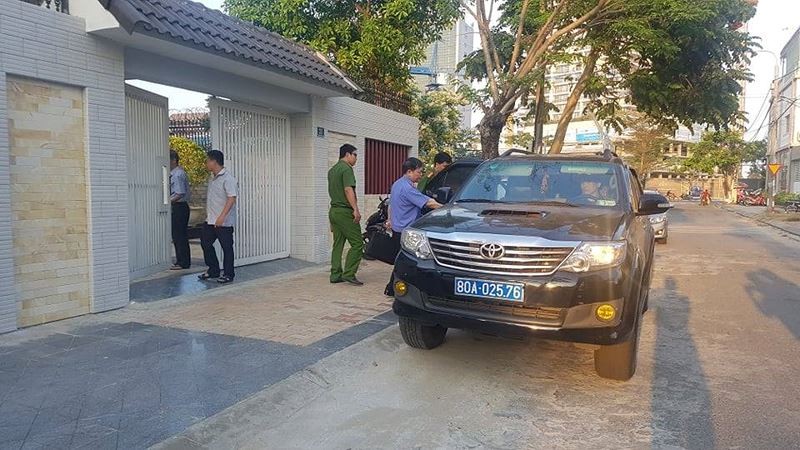 Lực lượng công an khám xét nhà ông Nguyễn Thanh Sang, nguyên Giám đốc Sở Tài chính TP Đà Nẵng