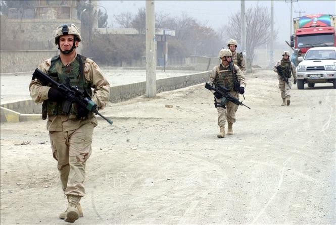 Binh sĩ Mỹ tuần tra tại thủ đô Kabul, Afghanistan ngày 11/12/2004. Ảnh tư liệu: AFP/TTXVN