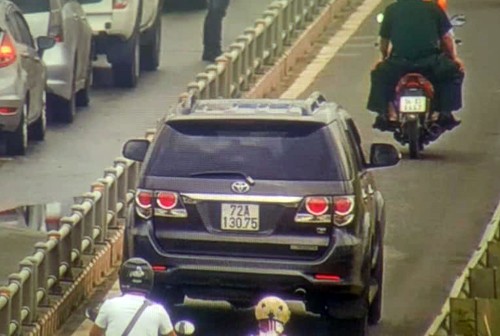 Ô tô đi vào làn xe máy trên cao tốc TPHCM – Long Thành – Dầu Giây.