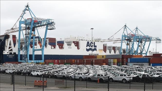 Xe ô tô Range Rover của Mỹ tại cảng contenơ Seaforth ở Liverpool, Tây Bắc Anh ngày 13/3/2019. Ảnh: AFP/TTXVN