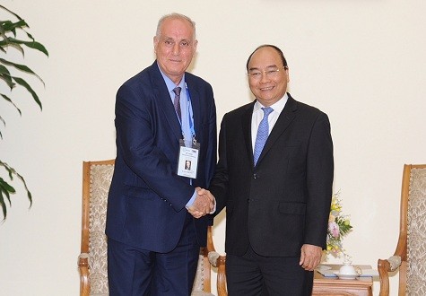 Thủ tướng Nguyễn Xuân Phúc và ông Aslan Aslanov, Chủ tịch OANA - Ảnh: VGP/Quang Hiếu